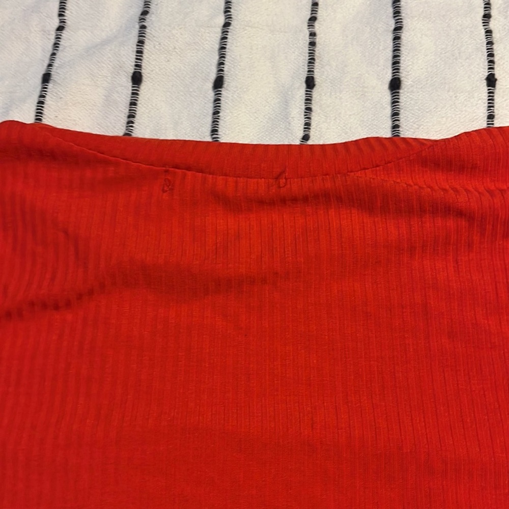 Red Top - Picture 3 of 4